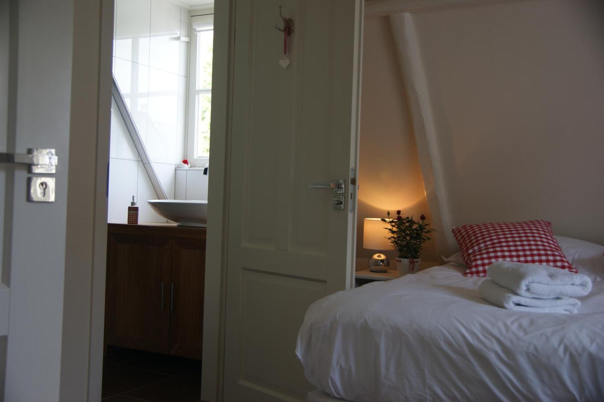 De Thuiskamer In Grou Als B&B Of Vakantiehuis Exterior photo